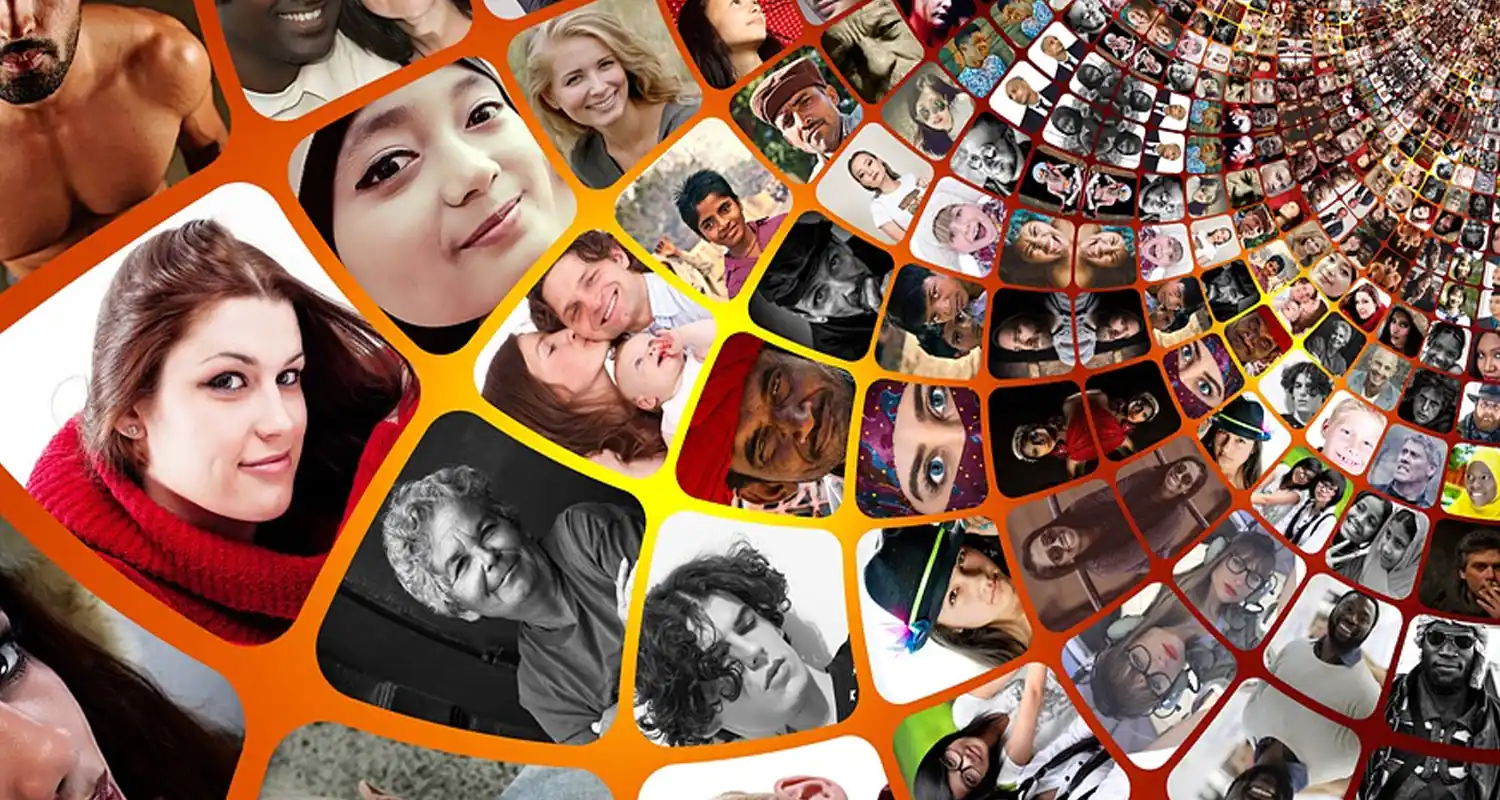 i social stanno progressivamente azzerando lo spirito critico