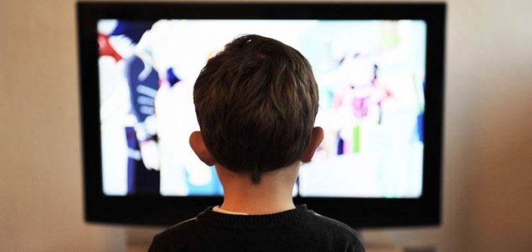 Oms: Fate muovere di più i vostri bambini e meno davanti alla tv
