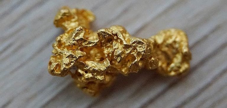 Con il suo metal detector trova 60mila euro in oro