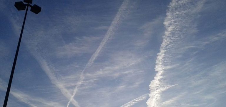 Scie bianche degli aerei: sono scie chimiche?