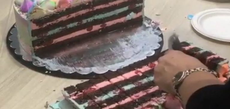 Il nuovo modo di tagliare la torta perfettamente, diventa virale