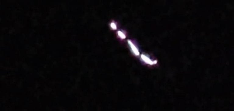 Ufo incandescente ripreso nel deserto, strisciava in cielo