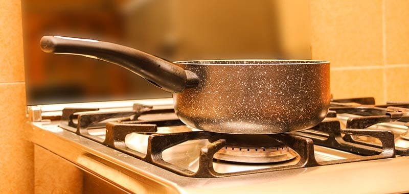 Fuoco in cucina sai come spegnerlo