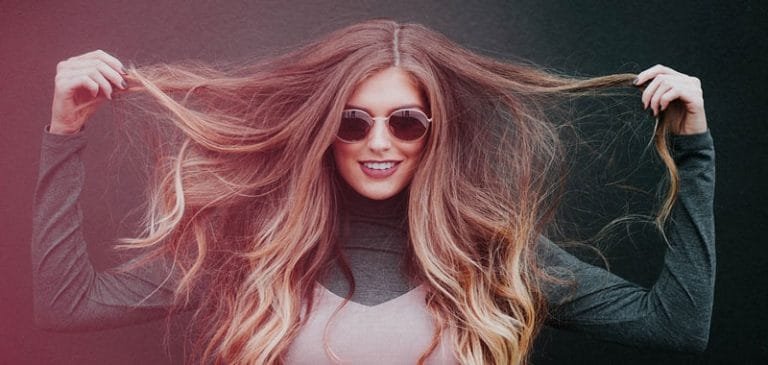 Autunno, ecco perché cadono anche i capelli oltre alle foglie