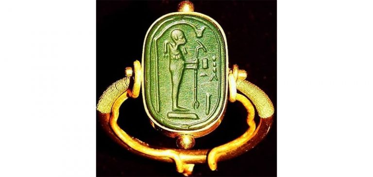 Tutankhamon: un anello alieno trovato nella tomba