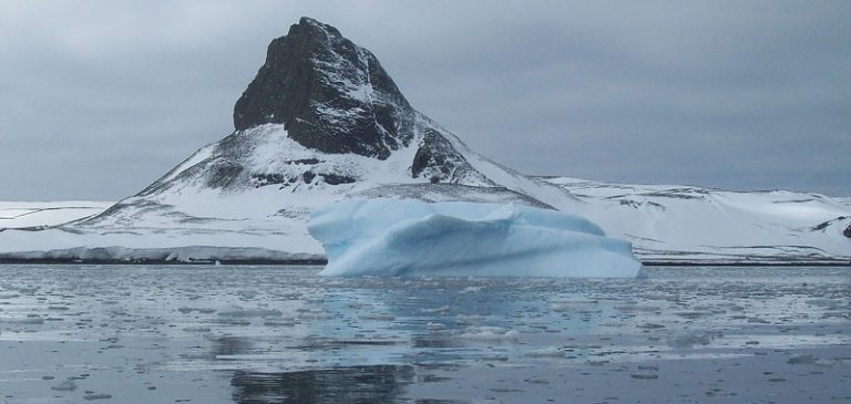 Antartide, si è staccato un iceberg di miliardi di tonnellate