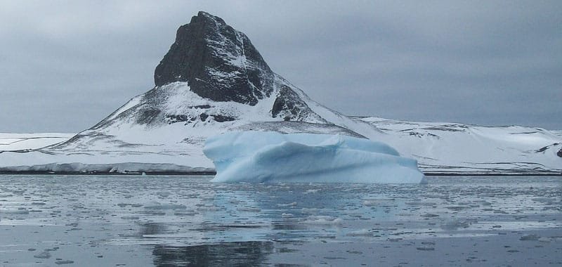 Antartide si e staccato un iceberg di miliardi di tonnellate