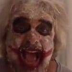 Beppe Grillo incita i suoi truccato da Joker