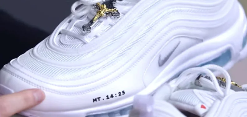 Vanno a ruba le scarpe Nike benedette