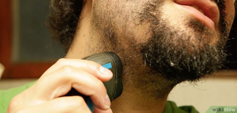Tagliare la barba: meglio lametta o rasoio elettrico