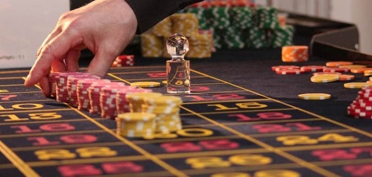 Si gioca 10mila euro di un amico, radiata a vita dal Casinò