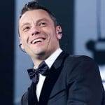 Tiziano Ferro innamoratissimo si commuove parlando del marito