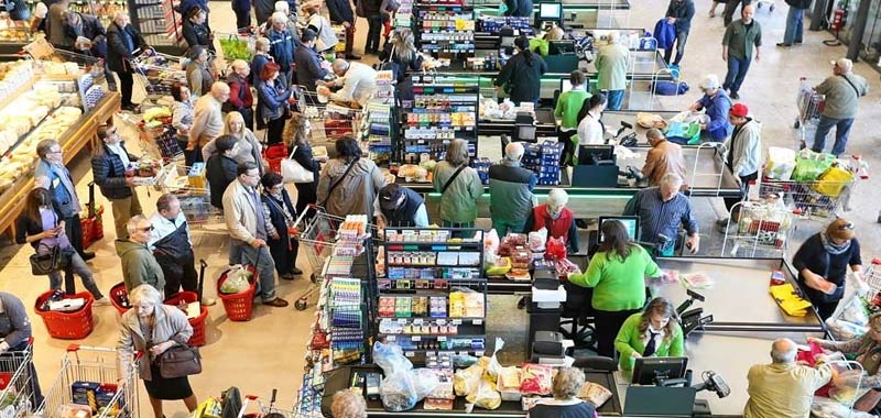 La psicosi da Coronavirus gli italiani assalto dei supermercati