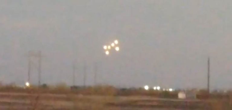 UFO: Incredibile formazione filmata nel deserto in Arizona