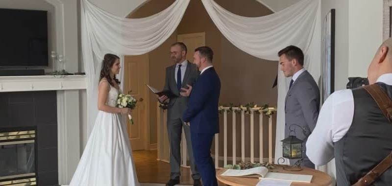 Coronavirus Primo matrimonio con distanziamento sociale