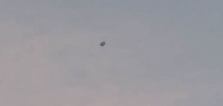 Strano UFO avvistato nei cieli di New York