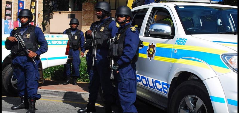 Distanziamento sociale in Sud Africa proiettili di gomma sui cittadini