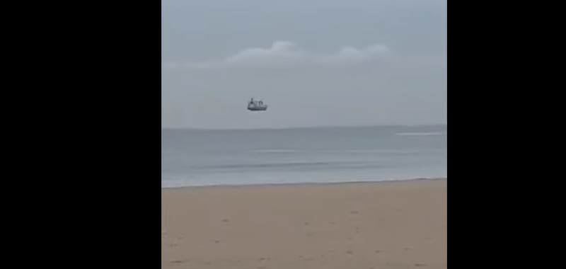 Fenomeno Fata Morgana filmata nave che galleggia in aria