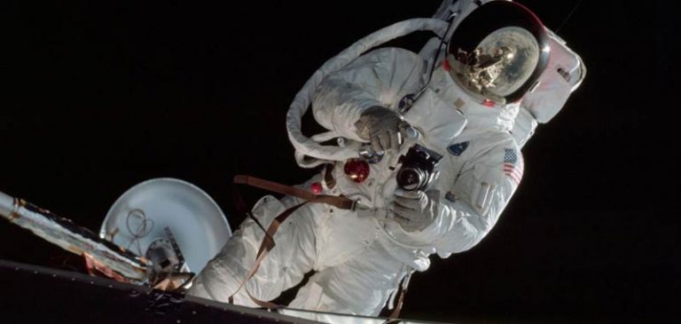 Astronauta Apollo 11 provoca: Siamo davvero soli nell’universo?