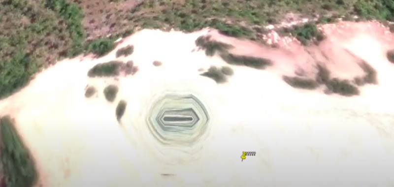 Google Earth Misterioso ingresso nel sottosuolo trovato su un isola