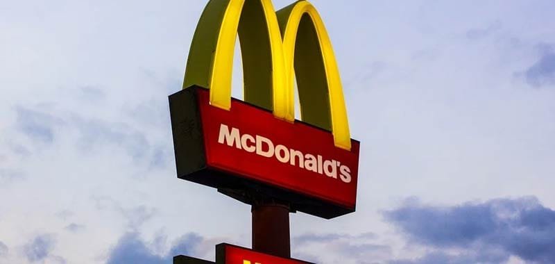 Non puo sedersi al McDonald spara ai dipendenti