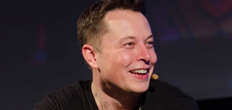 Riceve il vecchio numero di Elon Musk, succede l’incredibile