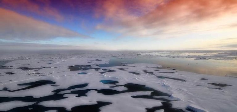 Antartide: Oggetto metallico di 300km sotto i ghiacci