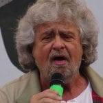 Beppe Grillo si schiera con Virginia Raggi