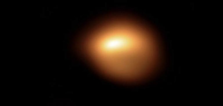 Cosa succede a Betelgeuse, la stella si è oscurata improvvisamente