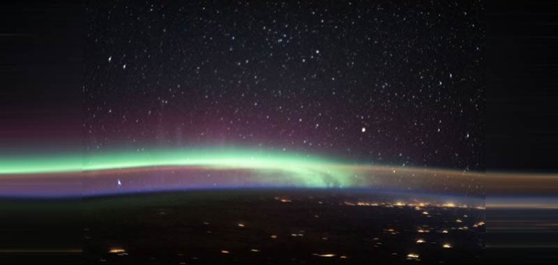 Due fenomeni si incrociano ne atmosfera incredibile foto Nasa