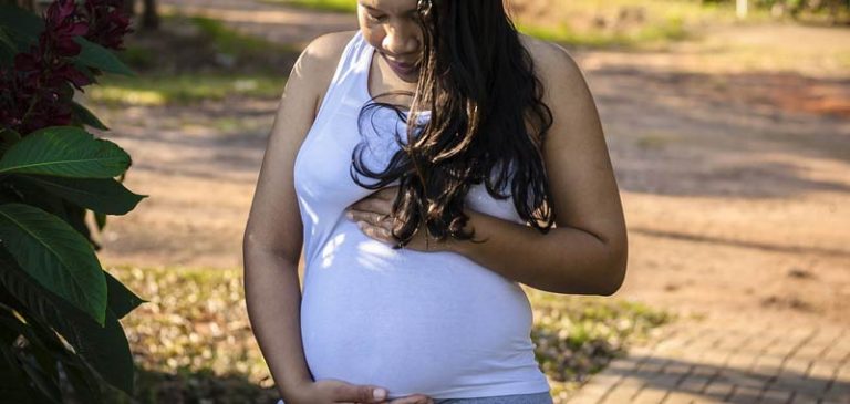 Atterraggio d’emergenza a Malta, donna incinta partorisce