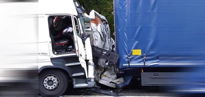 Accartocciato tra due TIR si salva in maniera miracolosa
