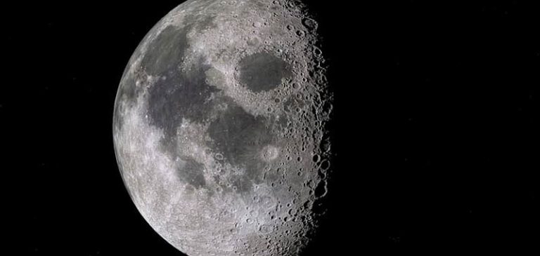Astronomi: Scoperto oggetto di 17 metri in cratere lunare