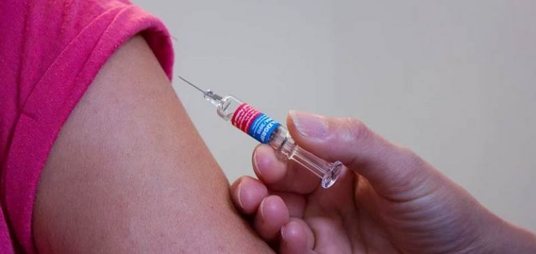 Facebook vieta annunci anti-vaccino per combattere la disinformazione