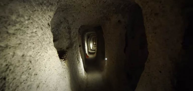 Un antico sistema di tunnel collegherebbe l’intero pianeta