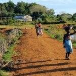 Madagascar popolazione affamata mangia argilla