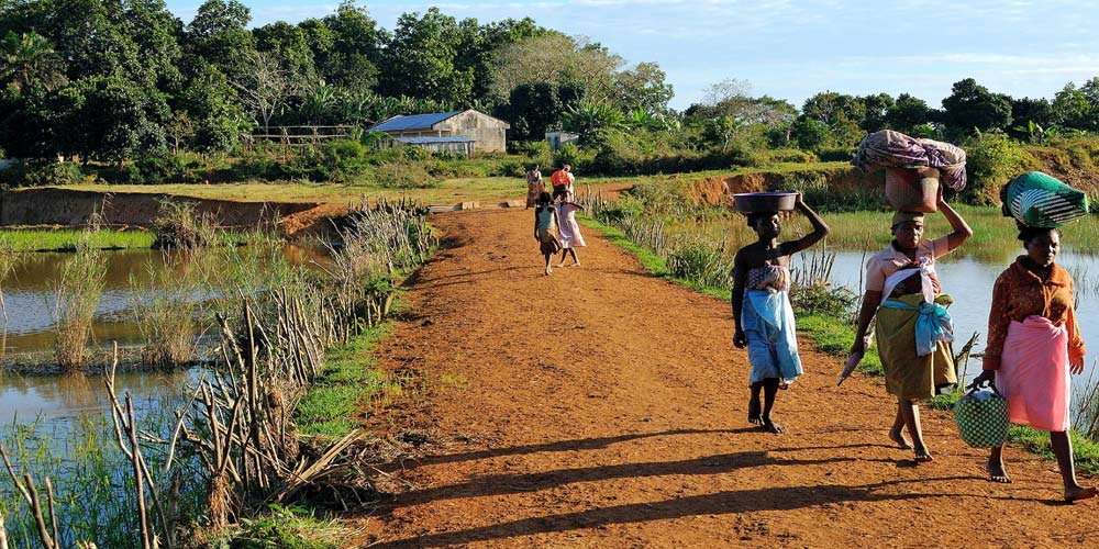 Madagascar popolazione affamata mangia argilla