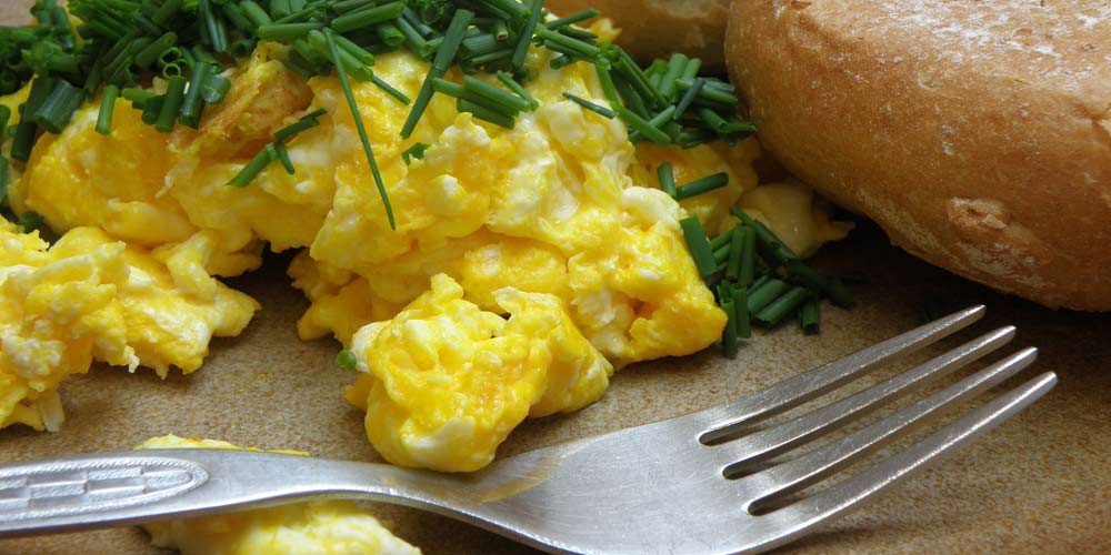 Esperto alimentare svela il segreto delle uova strapazzate