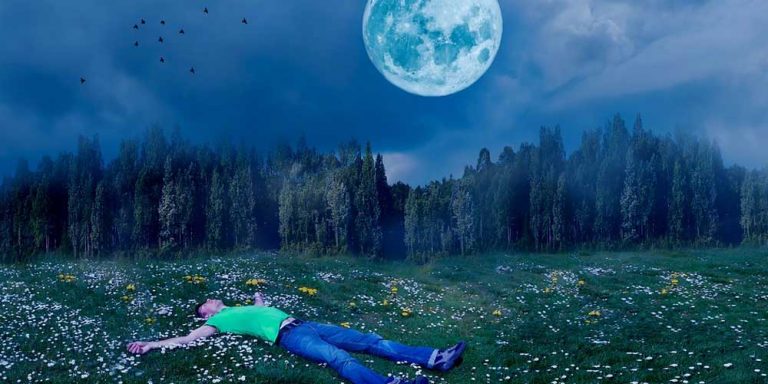 Scienziati confermano: La Luna interferisce con il nostro sonno