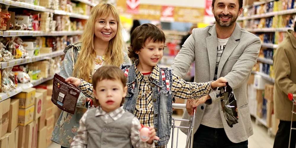 Nel supermercato si sfoga I bambini non devono stare nei carrell