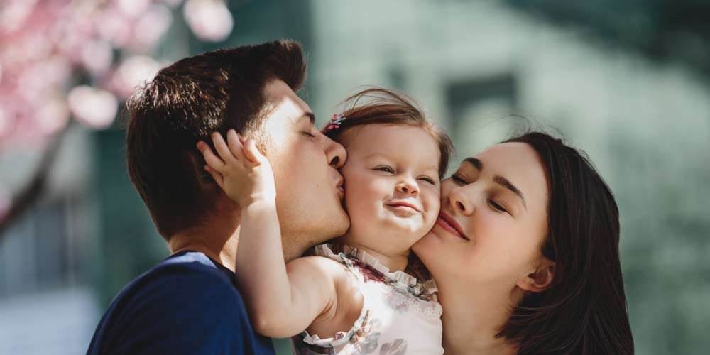 Vuole chiamare sua figlia come la ex e scoppia la polemica