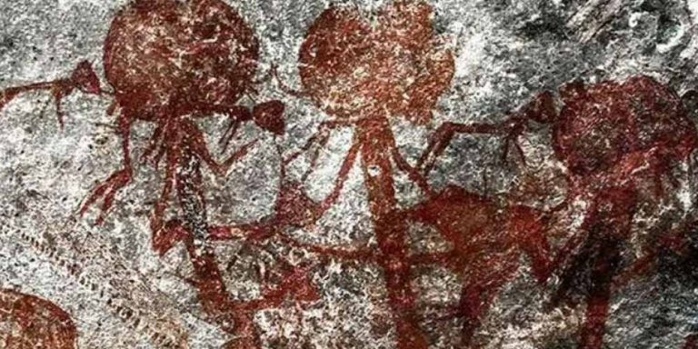 Immagini di umanoidi trovati tra i resti di un’antica popolazione