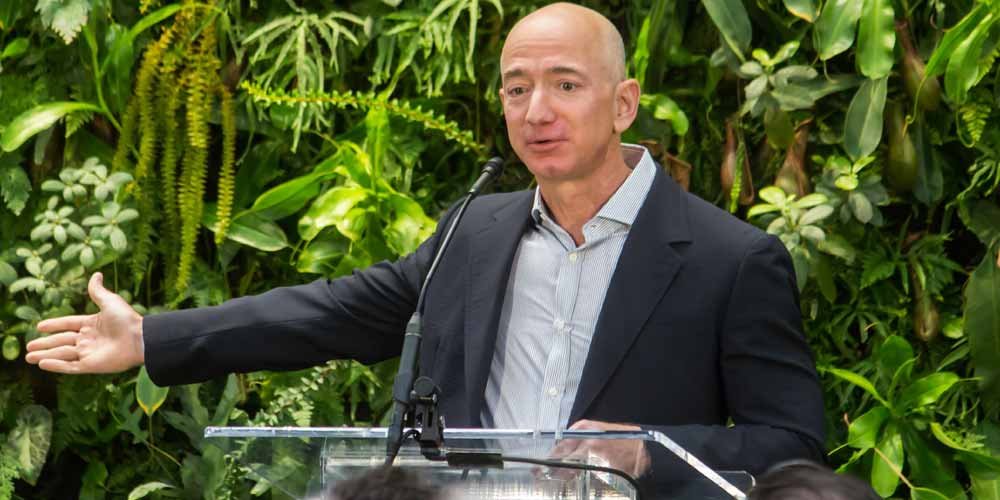 Jeff Bezos arriva addio ad Amazon