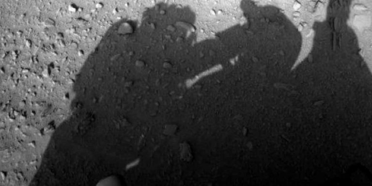 Un’ombra sembra dimostrare che l’uomo è già su Marte