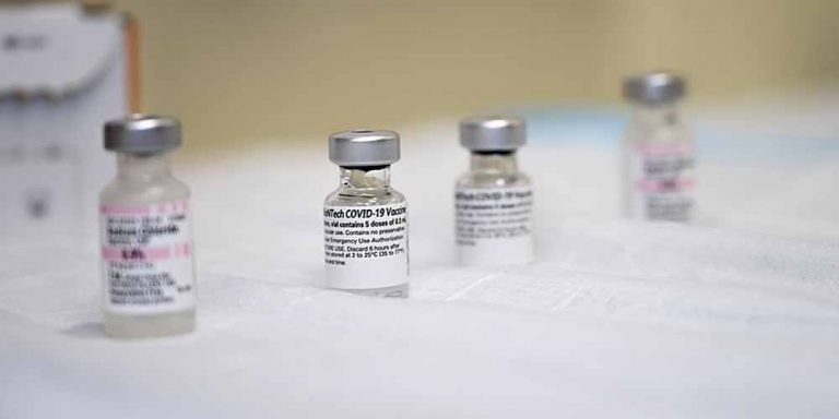 Gravidanza, nessun rischio per il vaccino anti-covid