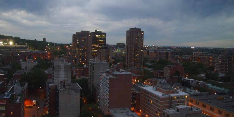 Montreal si sveglia con delle misteriosi esplosioni nel cielo