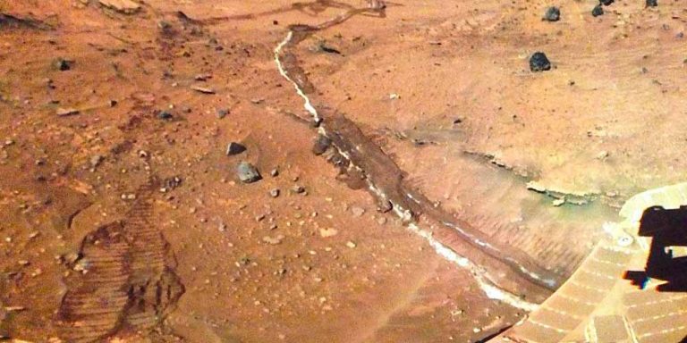 Nasa: Un incredibile grotta fotografata su Marte