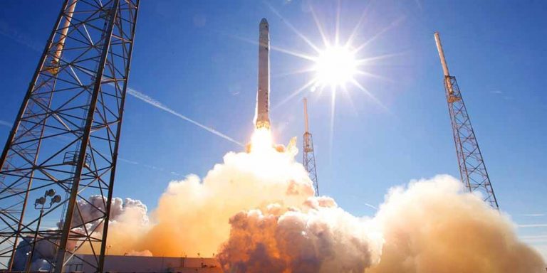 SpaceX: Missione perfetta il Falcon 9 torna sulla Terra