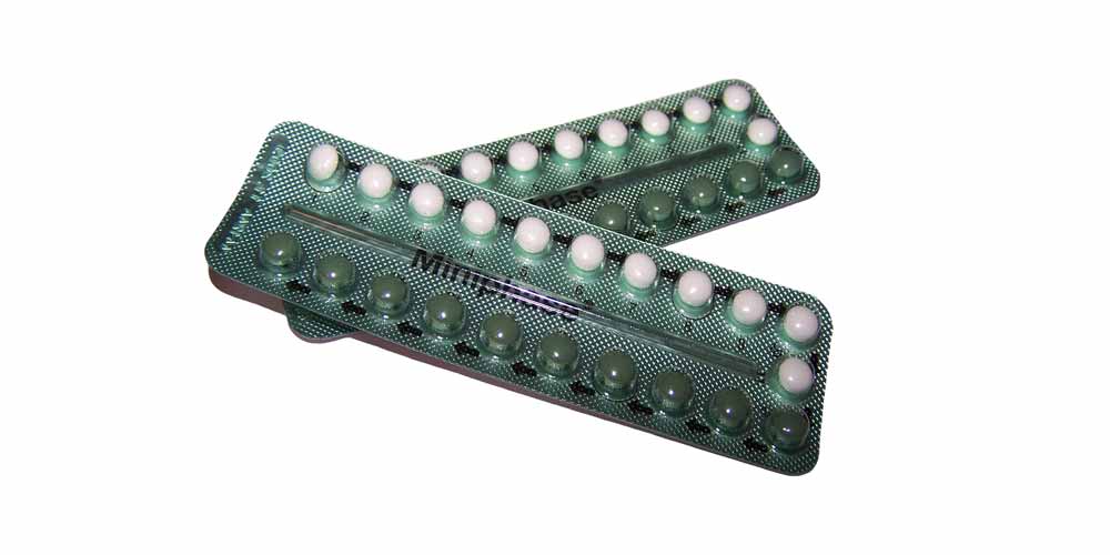 Diventa virale sui social mostrando il bugiardino delle pillole anticoncezionali