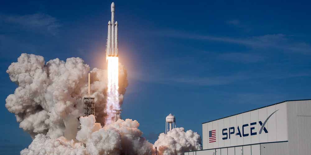 SpaceX si accorda con la Nasa per riportare gli astronauti sulla Luna